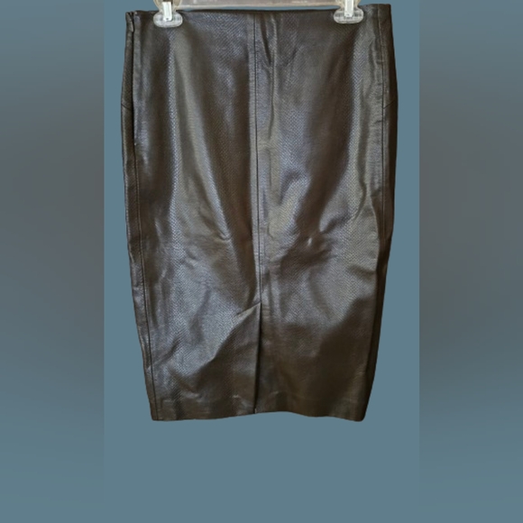 NWOT Zara Basic Faux Leather Embossed Skirt - Picture 3 of 5